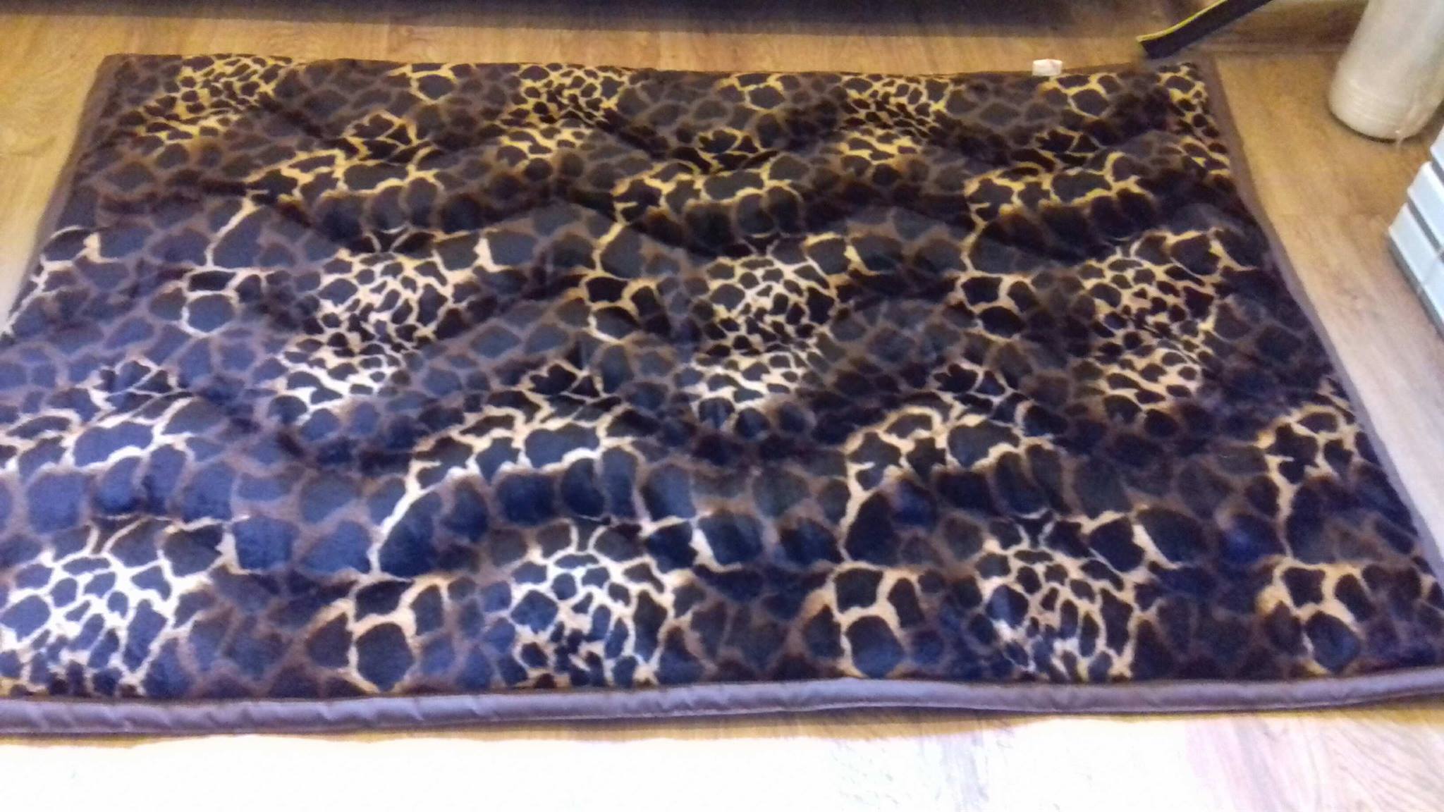 Gorące podziękowania dla Pani Sylwii Tchórznickiej - za przepiękne legowisko dla psiaków.